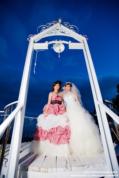 【外拍】敲碗敲很久的婚紗照，千呼萬喚始出來