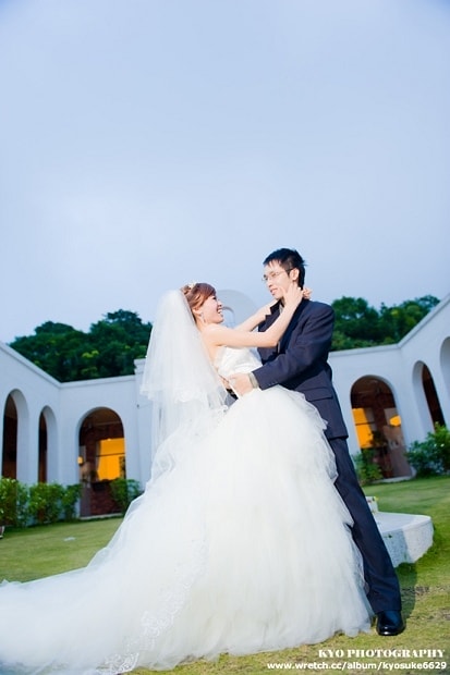 【外拍】敲碗敲很久的婚紗照，千呼萬喚始出來