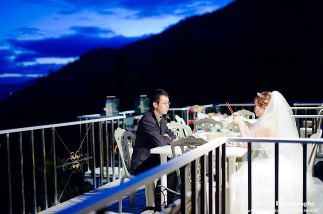 【外拍】敲碗敲很久的婚紗照，千呼萬喚始出來