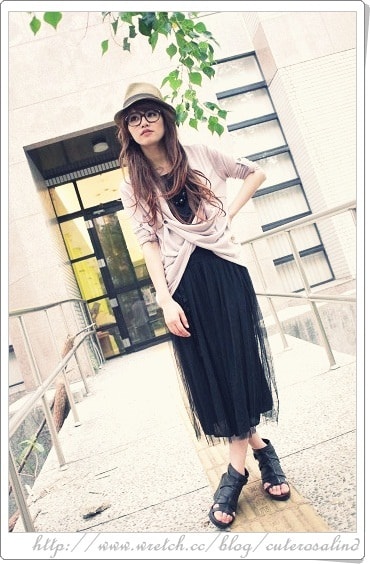 【穿搭】PLAY。黑色網紗長洋裝的19種LOOK♫