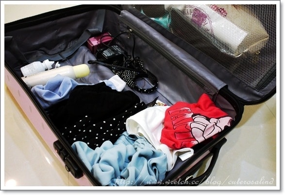 【分享】陪著我東奔西跑的小粉紅行李箱。內容大揭祕❤ - 第6張圖 【分享】陪著我東奔西跑的小粉紅行李箱。內容大揭祕❤