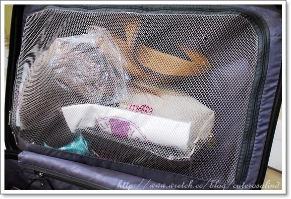 【分享】陪著我東奔西跑的小粉紅行李箱。內容大揭祕❤ - 第7張圖 【分享】陪著我東奔西跑的小粉紅行李箱。內容大揭祕❤