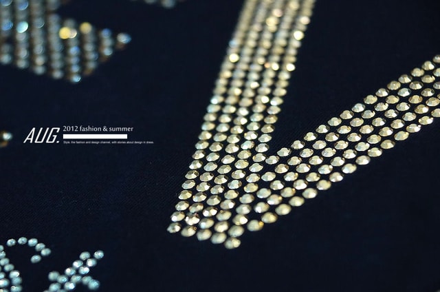 【穿搭】燙鑽服飾也能穿出個性好質感。i MiLi秋天新著♫