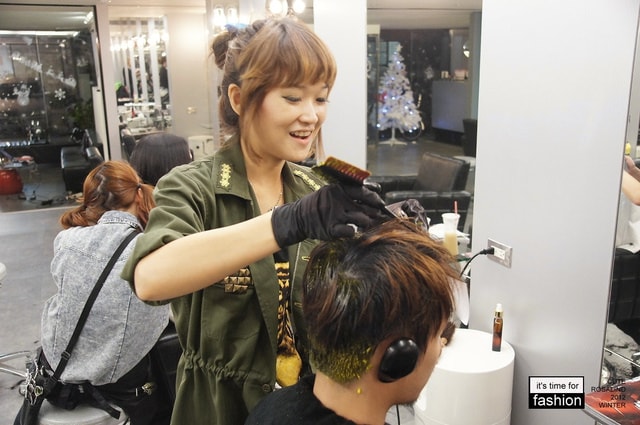 【髮型】情侶一起來變髮。老逼亞麻綠和我的藍紫挑染新髮型❤