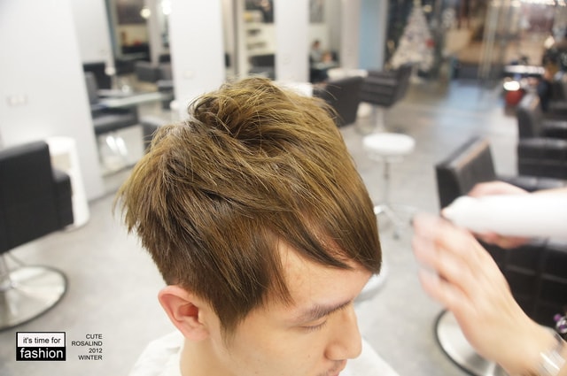 【髮型】情侶一起來變髮。老逼亞麻綠和我的藍紫挑染新髮型❤