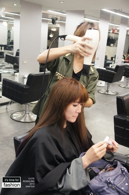 【髮型】情侶一起來變髮。老逼亞麻綠和我的藍紫挑染新髮型❤