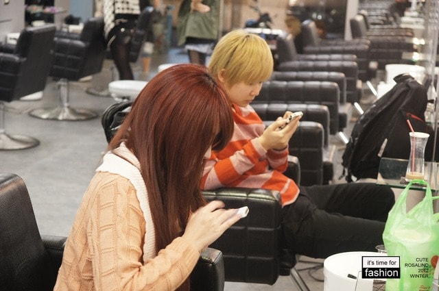 【髮型】情侶一起來變髮。老逼亞麻綠和我的藍紫挑染新髮型❤