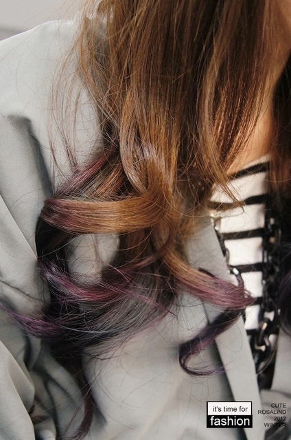 【髮型】情侶一起來變髮。老逼亞麻綠和我的藍紫挑染新髮型❤