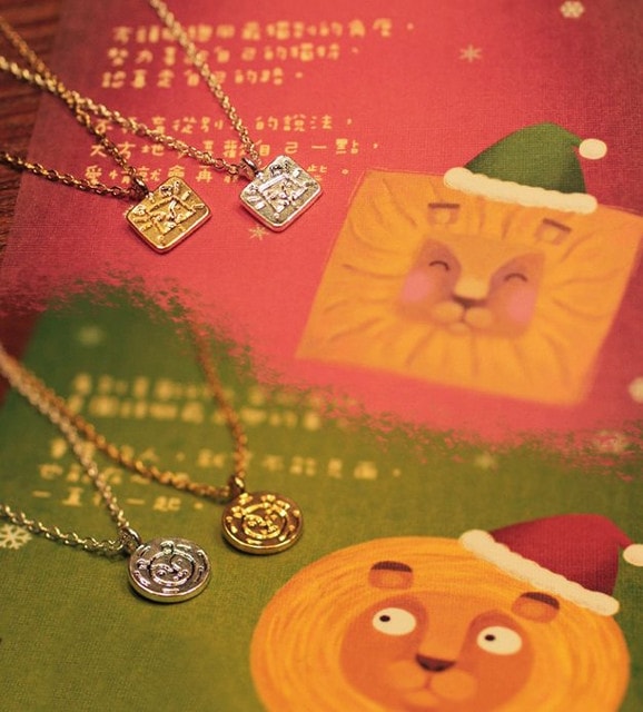 【飾品】愛上了鎖骨鍊的精緻。好有質感的方頭獅手作項鍊組合❤