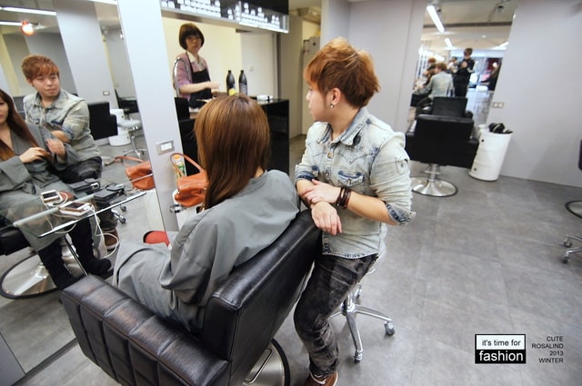 【髮型】灰棕底MIX紅色片染。立馬變身低調個性女孩❤