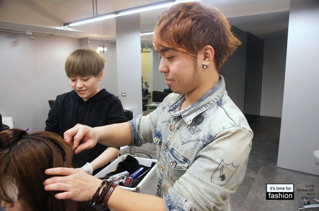 【髮型】灰棕底MIX紅色片染。立馬變身低調個性女孩❤