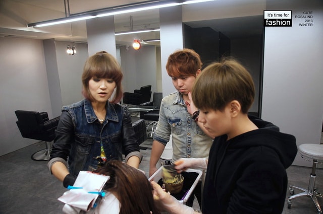 【髮型】灰棕底MIX紅色片染。立馬變身低調個性女孩❤