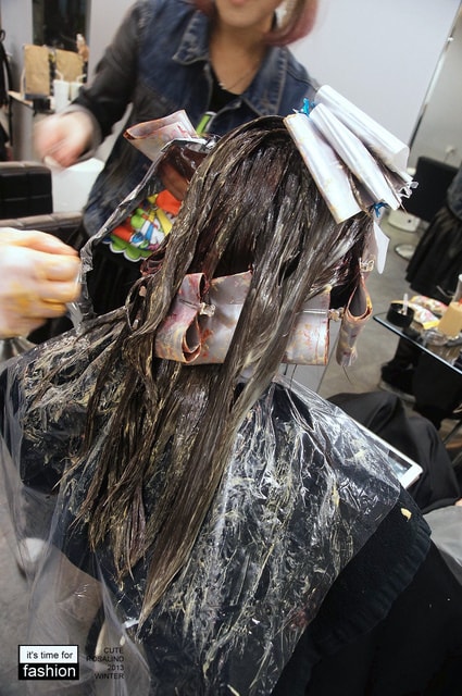 【髮型】灰棕底MIX紅色片染。立馬變身低調個性女孩❤