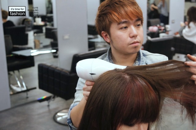 【髮型】灰棕底MIX紅色片染。立馬變身低調個性女孩❤