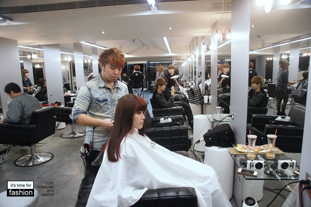 【髮型】灰棕底MIX紅色片染。立馬變身低調個性女孩❤