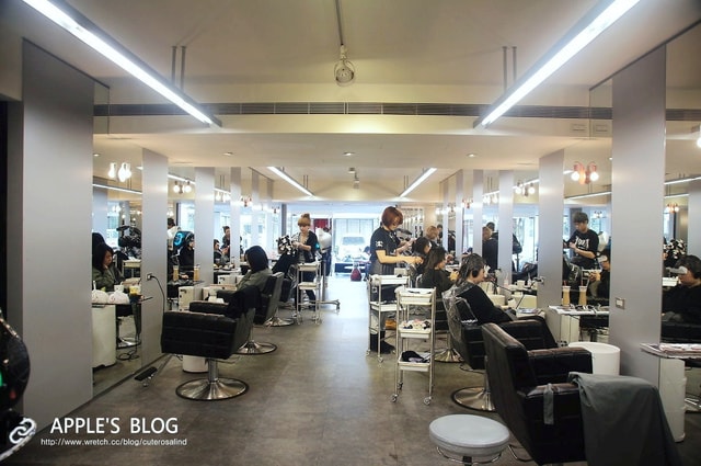 【髮型】新年新氣象。換了好整理的澎澎瀏海和J型燙❤