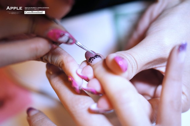 【花絮】還是想要美美的出國。行前的光療指甲以及護髮總整理❤