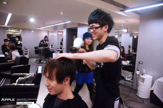 【花絮】還是想要美美的出國。行前的光療指甲以及護髮總整理❤