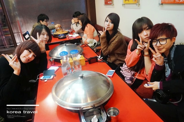 【旅遊】韓國遊記DAY5. 站著吃烤肉、南山首爾塔、明洞吃部隊鍋❤