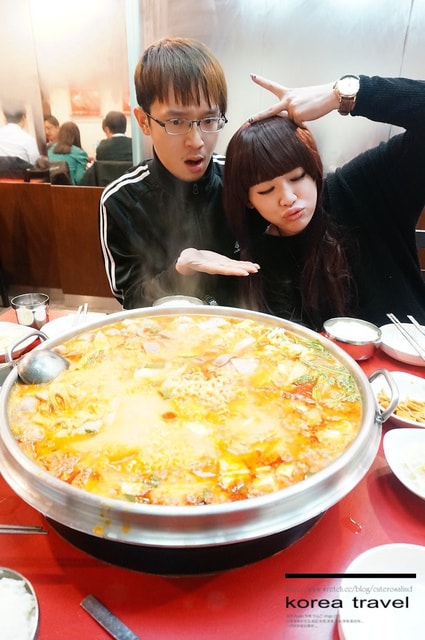 【旅遊】韓國遊記DAY5. 站著吃烤肉、南山首爾塔、明洞吃部隊鍋❤