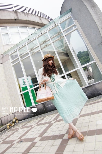 【穿搭】擺脫厚重感。粉嫩色系之10套春天穿搭分享❤