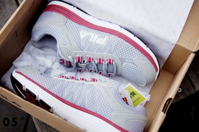 【穿搭】小情侶的運動走跳好夥伴。FILA秒速系列慢跑球鞋❤