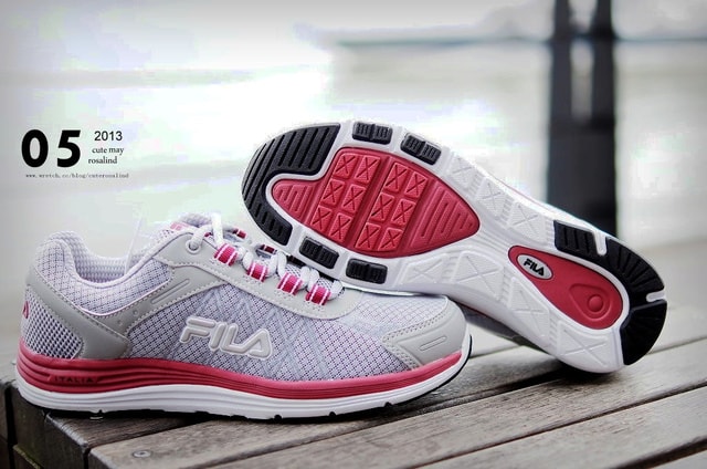 【穿搭】小情侶的運動走跳好夥伴。FILA秒速系列慢跑球鞋❤
