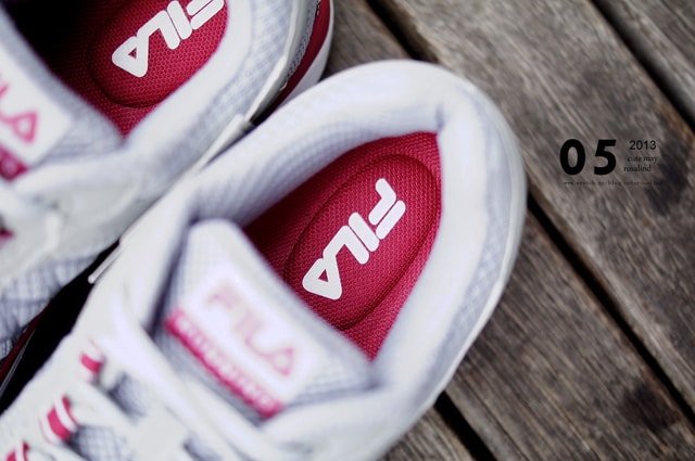 【穿搭】小情侶的運動走跳好夥伴。FILA秒速系列慢跑球鞋❤