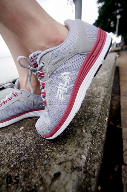【穿搭】小情侶的運動走跳好夥伴。FILA秒速系列慢跑球鞋❤
