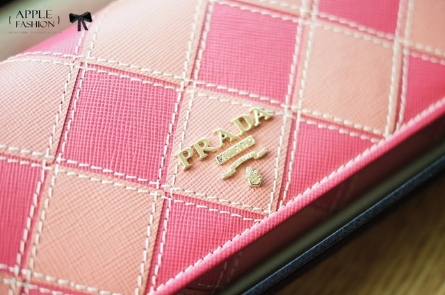 【開箱】Chanel 2.55菱格紋海軍藍佳積布銀鍊包+PRADA桃紅雙色皮夾❤ - 第36張圖 【開箱】Chanel 2.55菱格紋海軍藍佳積布銀鍊包+PRADA桃紅雙色皮夾❤