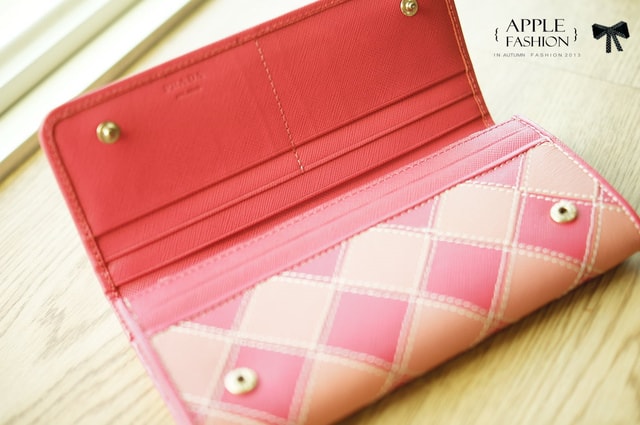 【開箱】Chanel 2.55菱格紋海軍藍佳積布銀鍊包+PRADA桃紅雙色皮夾❤ - 第41張圖 【開箱】Chanel 2.55菱格紋海軍藍佳積布銀鍊包+PRADA桃紅雙色皮夾❤