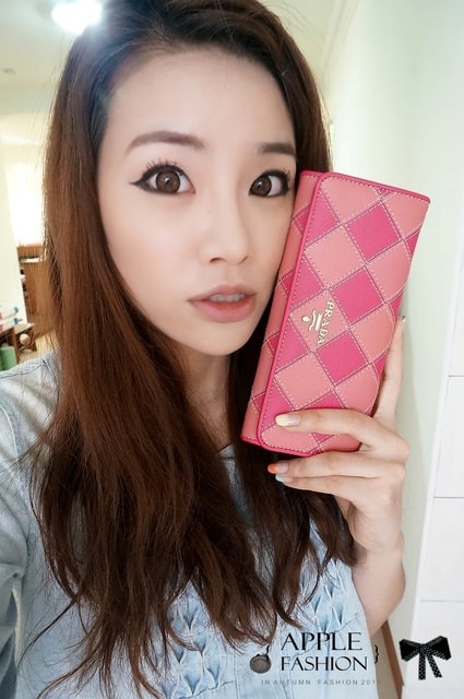 【開箱】Chanel 2.55菱格紋海軍藍佳積布銀鍊包+PRADA桃紅雙色皮夾❤ - 第50張圖 【開箱】Chanel 2.55菱格紋海軍藍佳積布銀鍊包+PRADA桃紅雙色皮夾❤