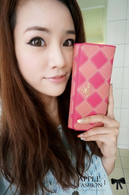 【開箱】Chanel 2.55菱格紋海軍藍佳積布銀鍊包+PRADA桃紅雙色皮夾❤ - 第51張圖 【開箱】Chanel 2.55菱格紋海軍藍佳積布銀鍊包+PRADA桃紅雙色皮夾❤