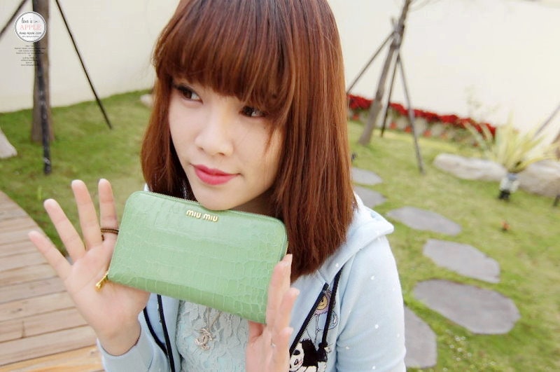 【敗家】義大利OUTLET戰利品。薄荷綠miu miu漆皮壓鱷紋拉鍊長夾 - 第21張圖 DSC08439
