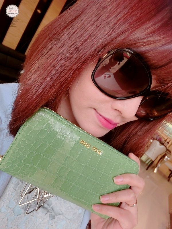 【敗家】義大利OUTLET戰利品。薄荷綠miu miu漆皮壓鱷紋拉鍊長夾 - 第28張圖 CIMG0077