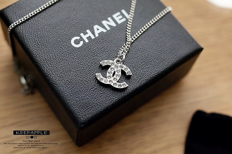 【敗家】威尼斯的戰利品。經典款小香水鑽長墜鏈&一日小穿搭 - 第6張圖 DSC02489