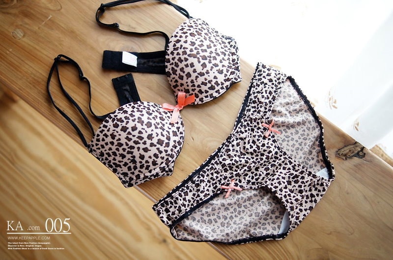 【穿搭】夏天來了換成繽紛款內衣,FAVE四套內衣和一套運動服分享❤ - 第44張圖 DSC05689