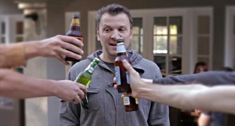 TV-host-Zane-Lamprey-demonstrates-the-drinking-jacket-Kickstarter-800x430(www.rawstory.com)