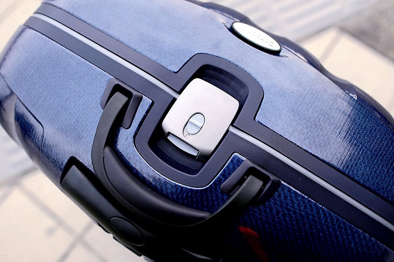 【開箱】時尚又耐看。陪著我四處奔波的Samsonite寶藍Lite-Locked貝殼硬殼行李箱 - 第16張圖 IMG_0335