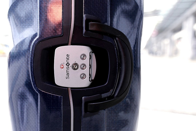 【開箱】時尚又耐看。陪著我四處奔波的Samsonite寶藍Lite-Locked貝殼硬殼行李箱 - 第18張圖 IMG_0343