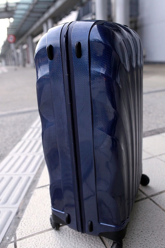 【開箱】時尚又耐看。陪著我四處奔波的Samsonite寶藍Lite-Locked貝殼硬殼行李箱 - 第21張圖 IMG_0360