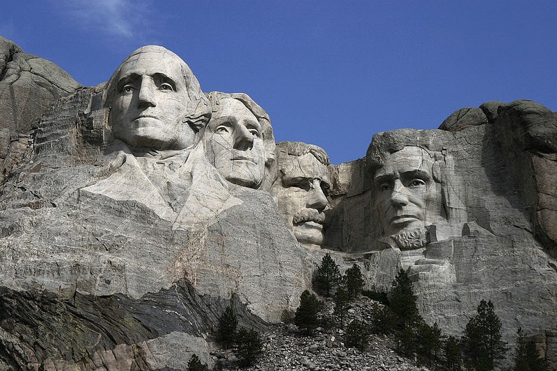 1024px-Dean_Franklin_-_06.04.03_Mount_Rushmore_Monument_(by-sa)-3_new