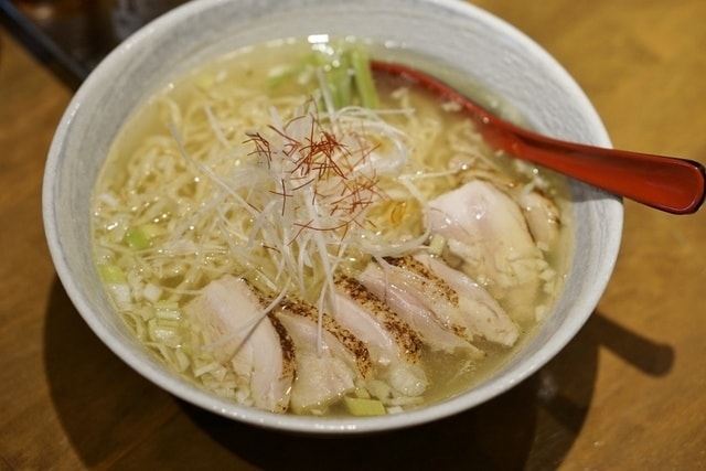 【逼先生專欄】《九州自由行:福岡篇(一)》外觀反差的超濃厚鹽味湯頭、福岡機場必吃拉麵429 - 第7張圖 3828106a96d2-b404-4b7a-8ade-ff786c9da8fc_m