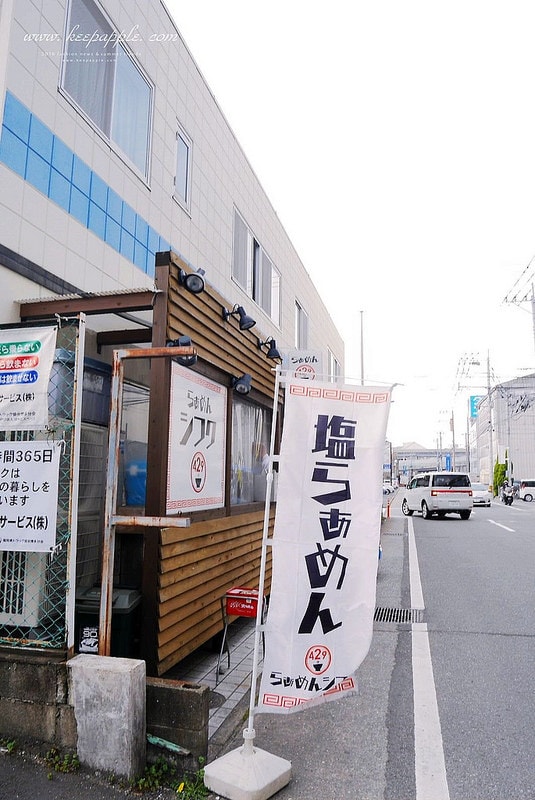 【逼先生專欄】《九州自由行:福岡篇(一)》外觀反差的超濃厚鹽味湯頭、福岡機場必吃拉麵429 - 第10張圖 P1180551