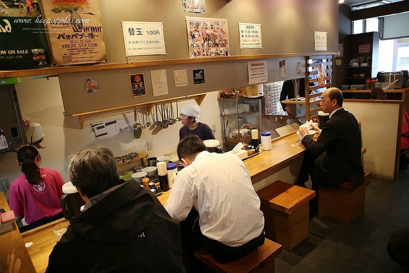 【逼先生專欄】《九州自由行:福岡篇(一)》外觀反差的超濃厚鹽味湯頭、福岡機場必吃拉麵429 - 第21張圖 IMG_6534