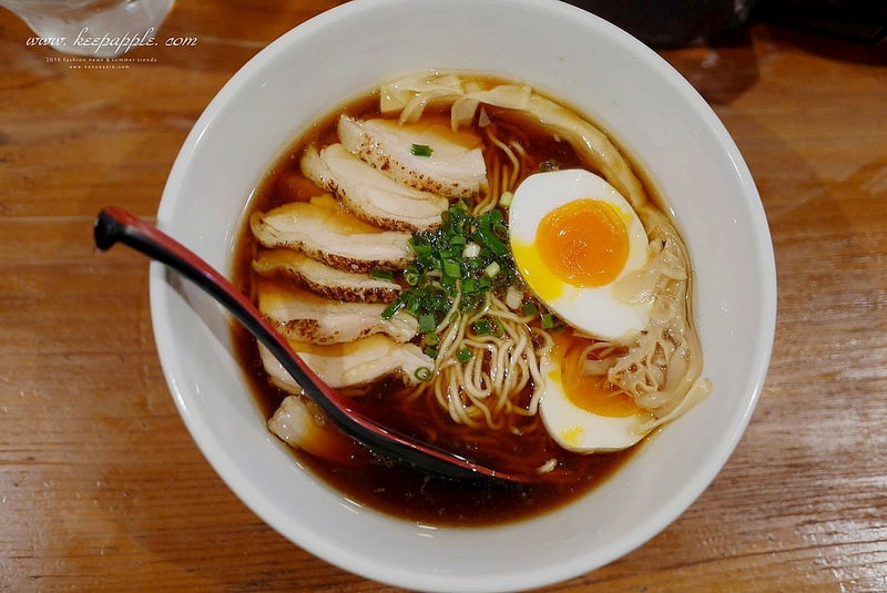 【逼先生專欄】《九州自由行:福岡篇(一)》外觀反差的超濃厚鹽味湯頭、福岡機場必吃拉麵429 - 第32張圖 P9700466