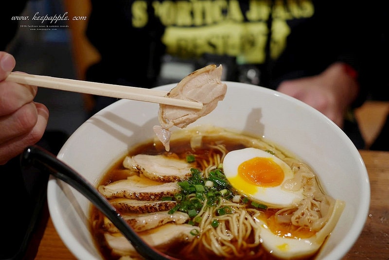 【逼先生專欄】《九州自由行:福岡篇(一)》外觀反差的超濃厚鹽味湯頭、福岡機場必吃拉麵429 - 第33張圖 P9700469