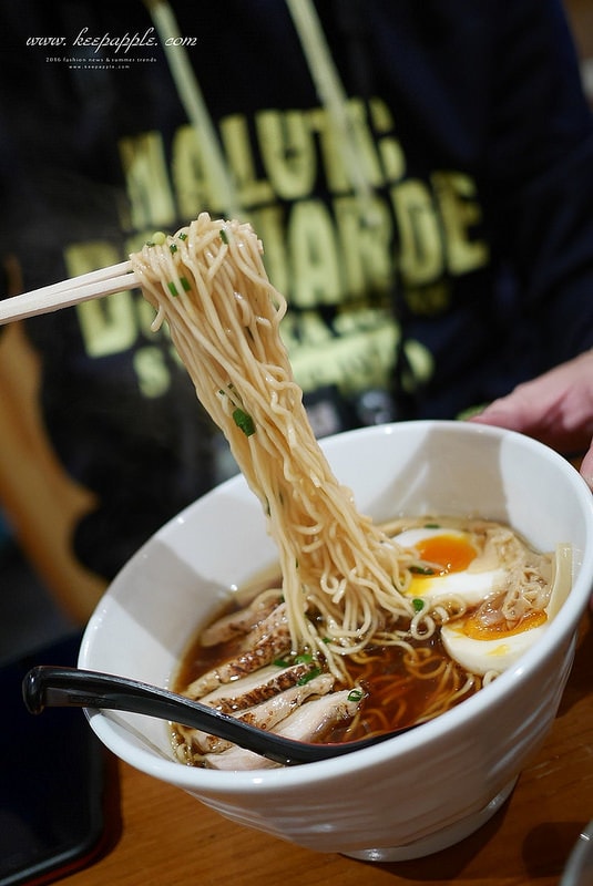 【逼先生專欄】《九州自由行:福岡篇(一)》外觀反差的超濃厚鹽味湯頭、福岡機場必吃拉麵429 - 第34張圖 P9700480