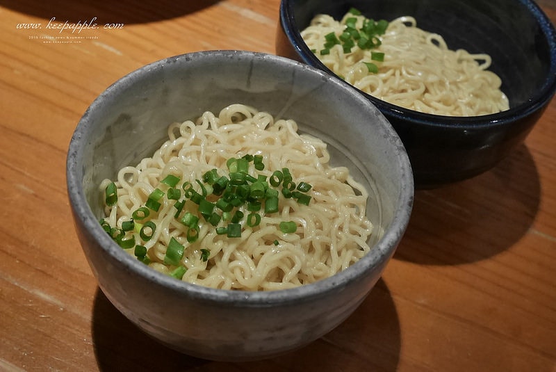 【逼先生專欄】《九州自由行:福岡篇(一)》外觀反差的超濃厚鹽味湯頭、福岡機場必吃拉麵429 - 第37張圖 P9700487