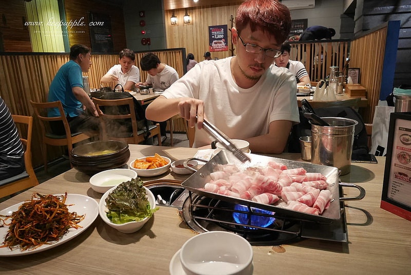【逼先生專欄】《2016釜山自由行》1號線釜山大學站:鎮國名家(真湯名家)鐵板五花肉,宛如咖啡廳的豬肉湯飯店~ - 第26張圖 P1260950